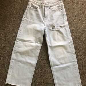 Old Navy Light Blue Sky-Hi Wide Leg Jeans Cropped never been worn 2short